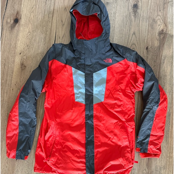 Perfect condition 18/20 xl boys red North Face ski jacket - Picture 1 of 2